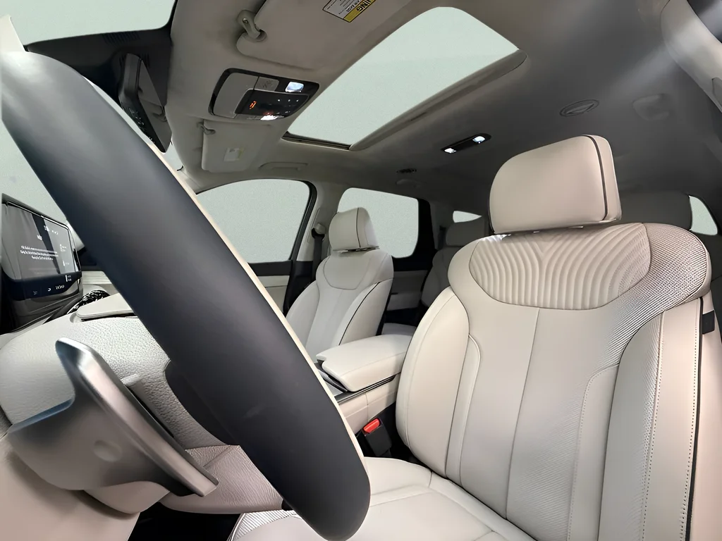 Used 2025 Gray Hyundai Calligraphy image 29