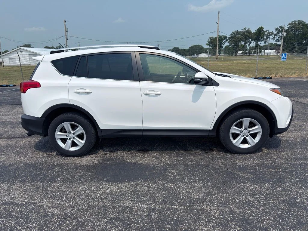 Used 2014 White Toyota XLE image 6
