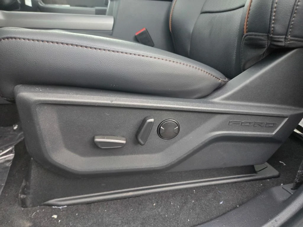 New 2026 Glacier Gray Metallic Tri-Coat Ford F-250® Lariat® image 18