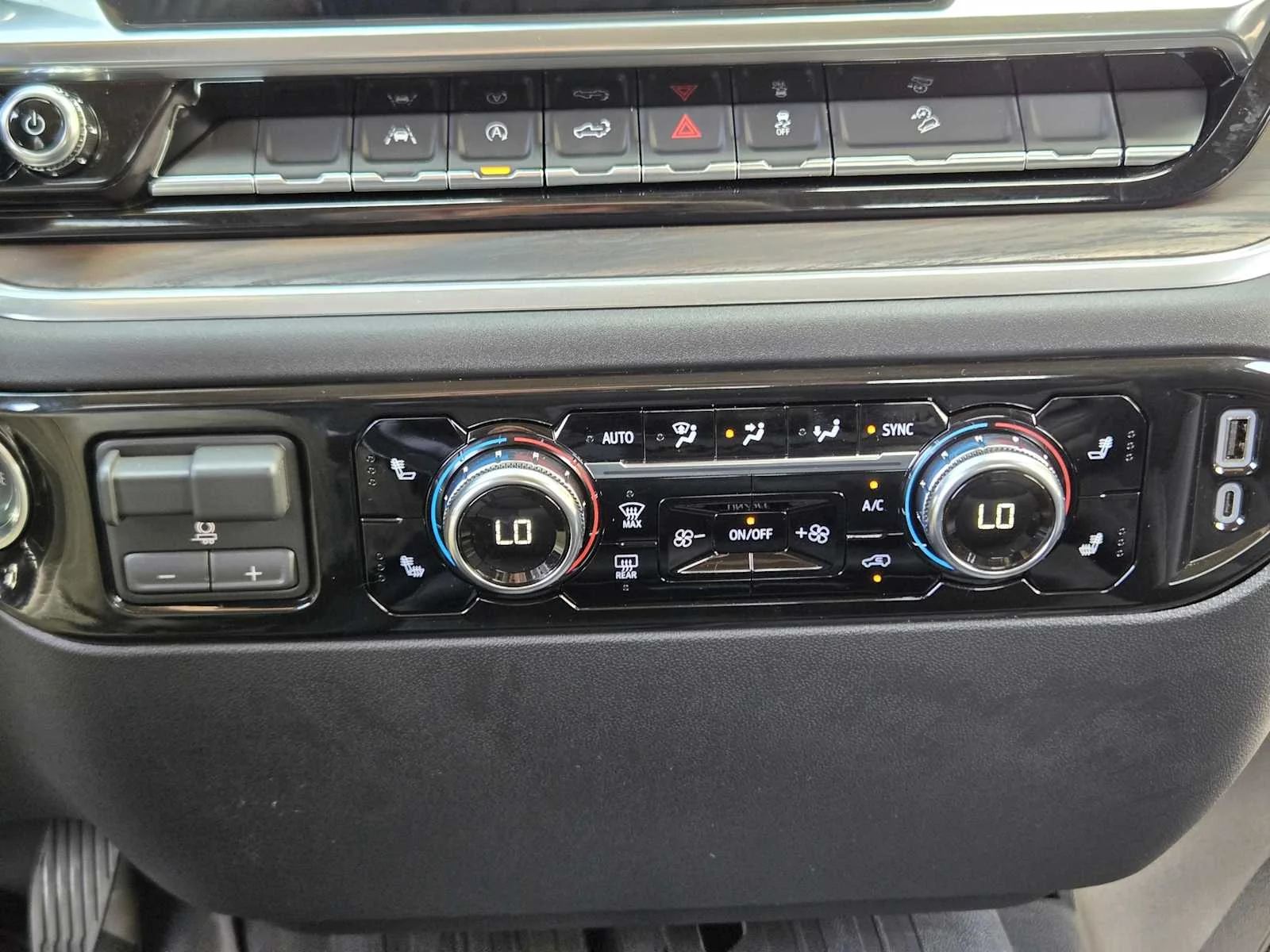 2026 GMC Sierra 1500 SLT - Photo 13