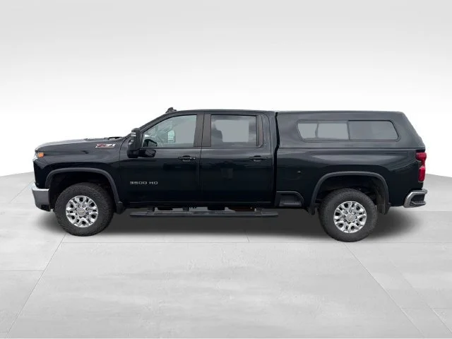 Used 2023 BLACK Chevrolet LT image 2