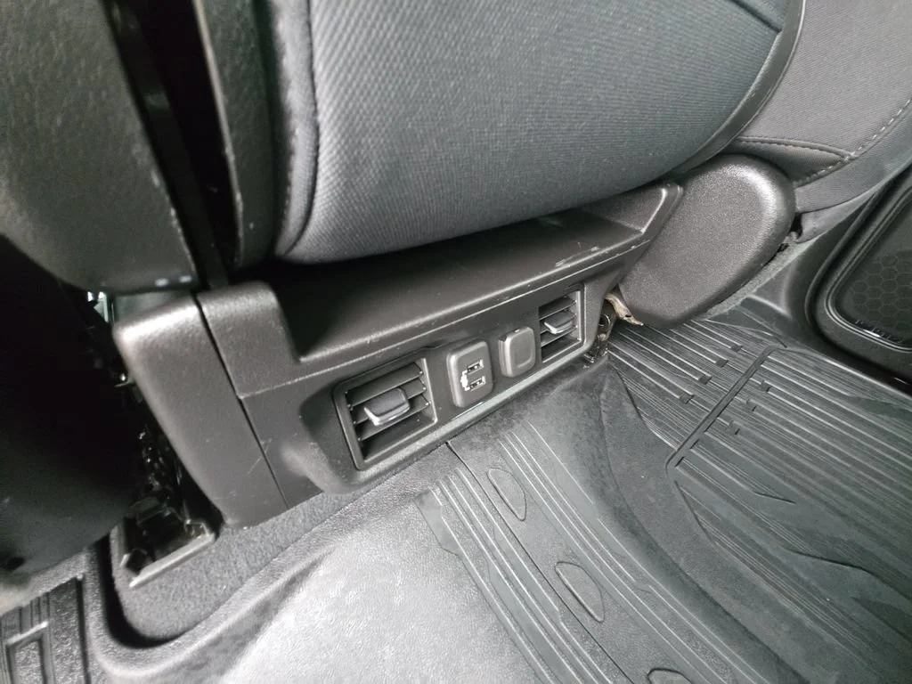 Used 2019 Onyx Black GMC SLE image 35