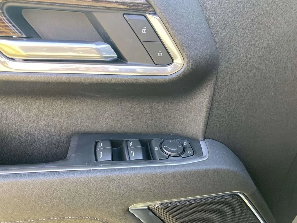 New 2026 Sterling Metallic GMC Elevation image 15
