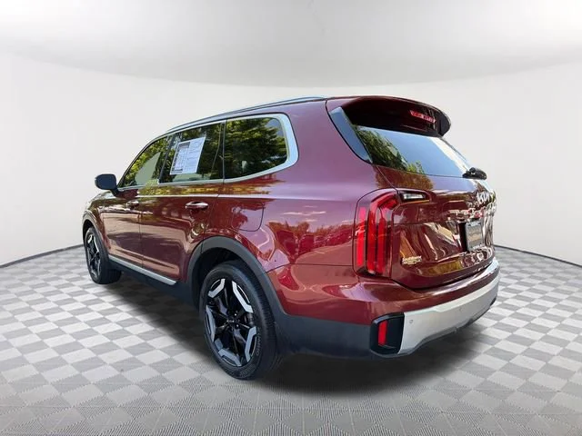 Used 2023 Red Kia S image 7