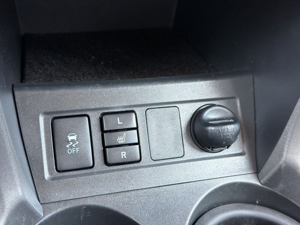 Used 2011  Toyota Limited image 21
