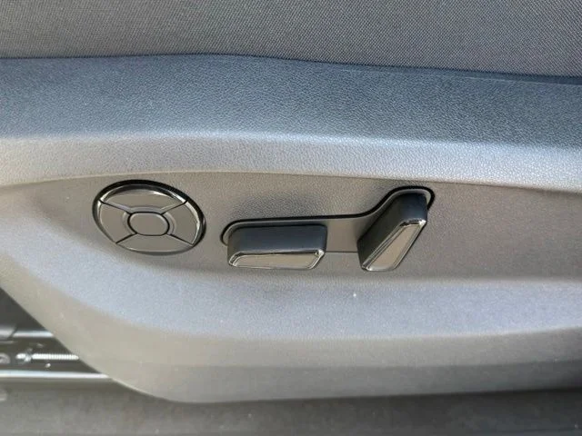 New 2026 White Volkswagen 2.0T SE image 9