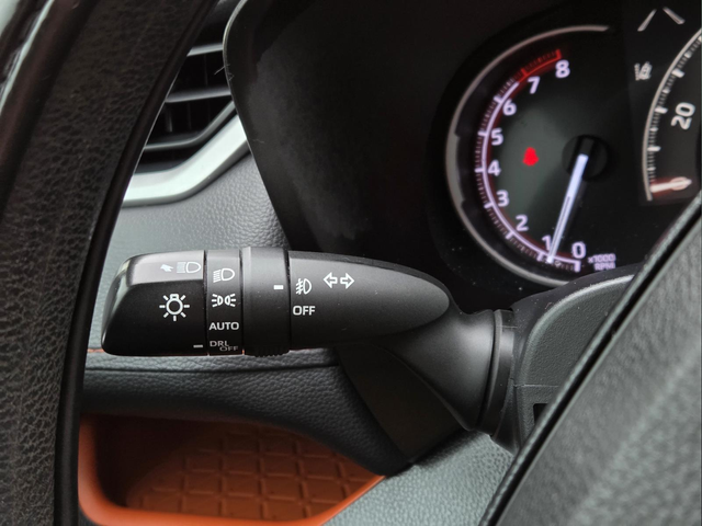 Used 2019 Blue Toyota Adventure image 16