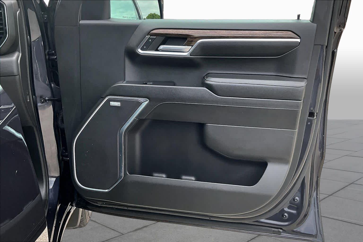 Used 2022 Titanium Rush Metallic GMC Elevation image 21
