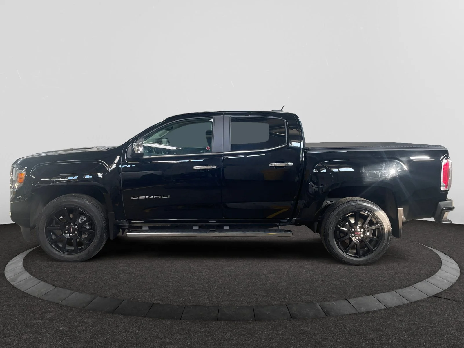 Used 2022 BLACK GMC Crew Cab 4WD DENALI image 2