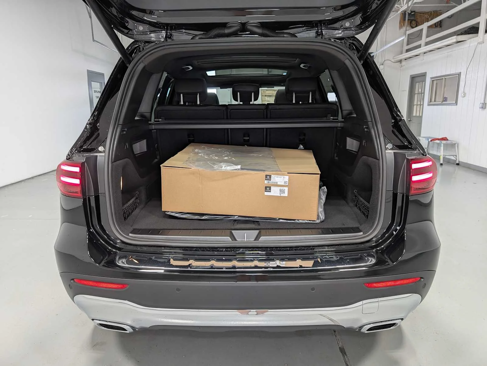 Used 2026 Night Black Mercedes-Benz GLB 250 image 21