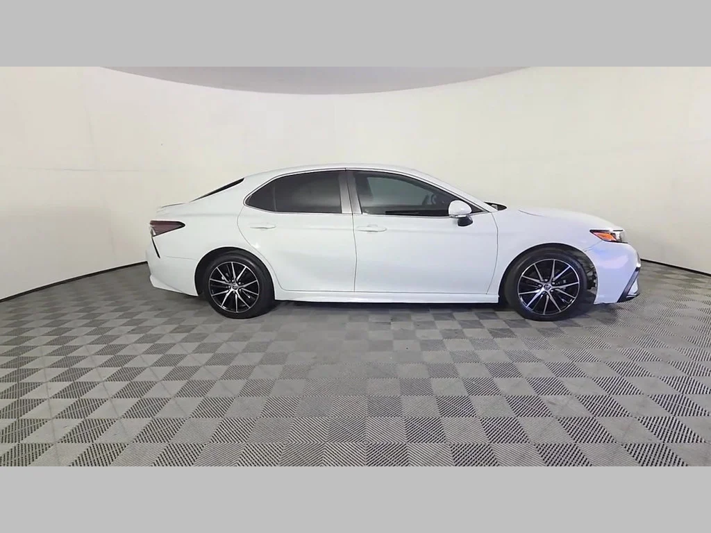 Used 2024 Ice Toyota SE image 35