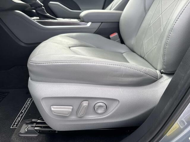 Used 2023 Moon Dust Toyota Platinum image 17