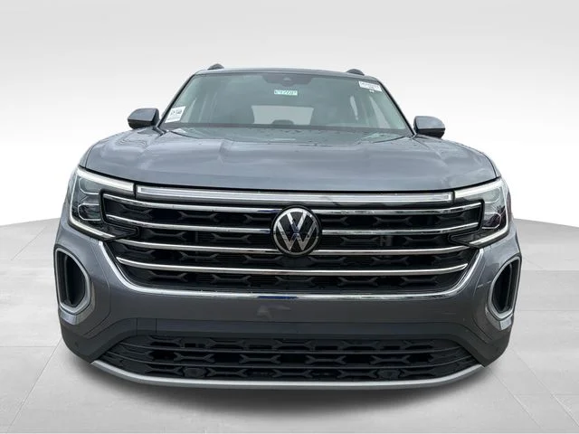 Used 2025  Volkswagen 2.0T SE w/Technology image 3