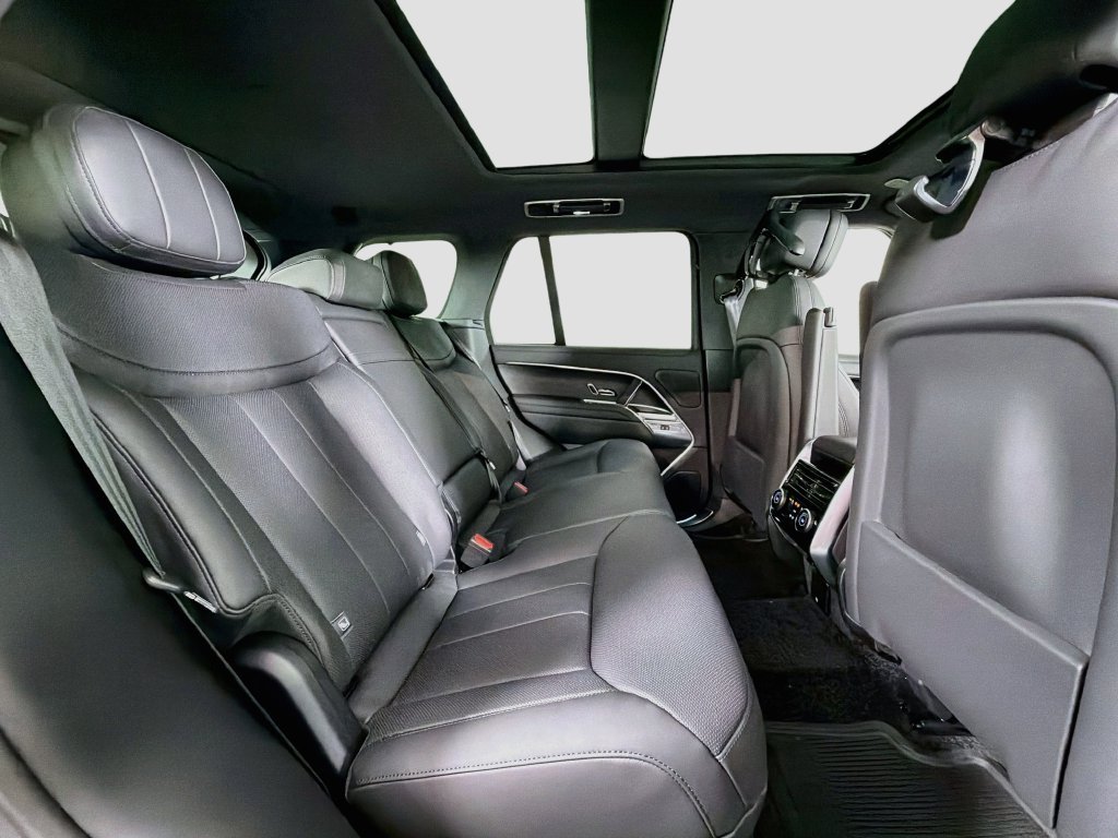 New 2027 Carpathian Grey Land Rover SE image 29