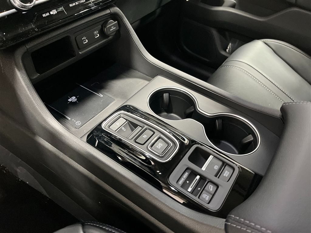 New 2026 Platinum White Pearl Honda AWD Touring image 23