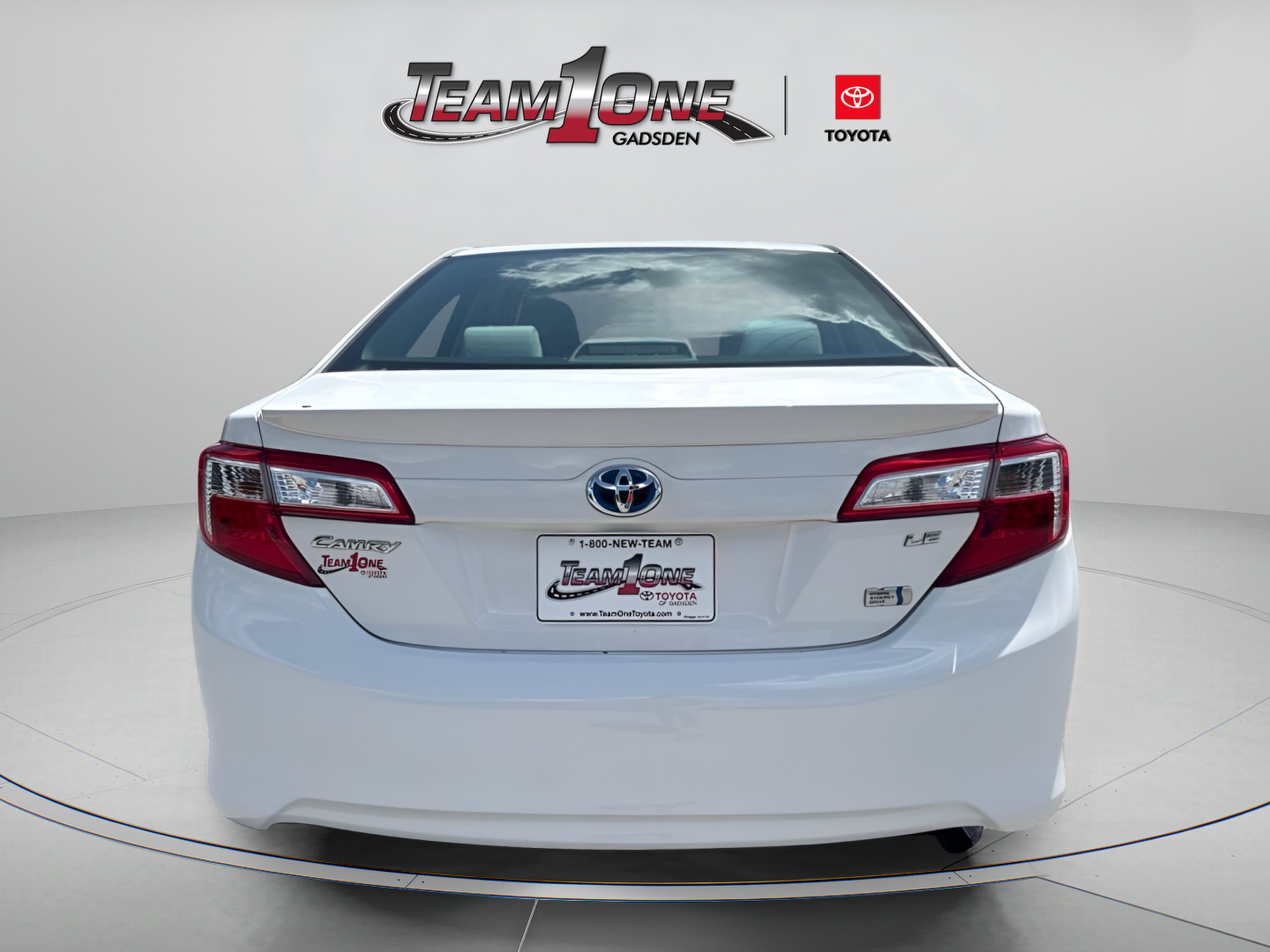 Used 2012 Super White Toyota LE image 5