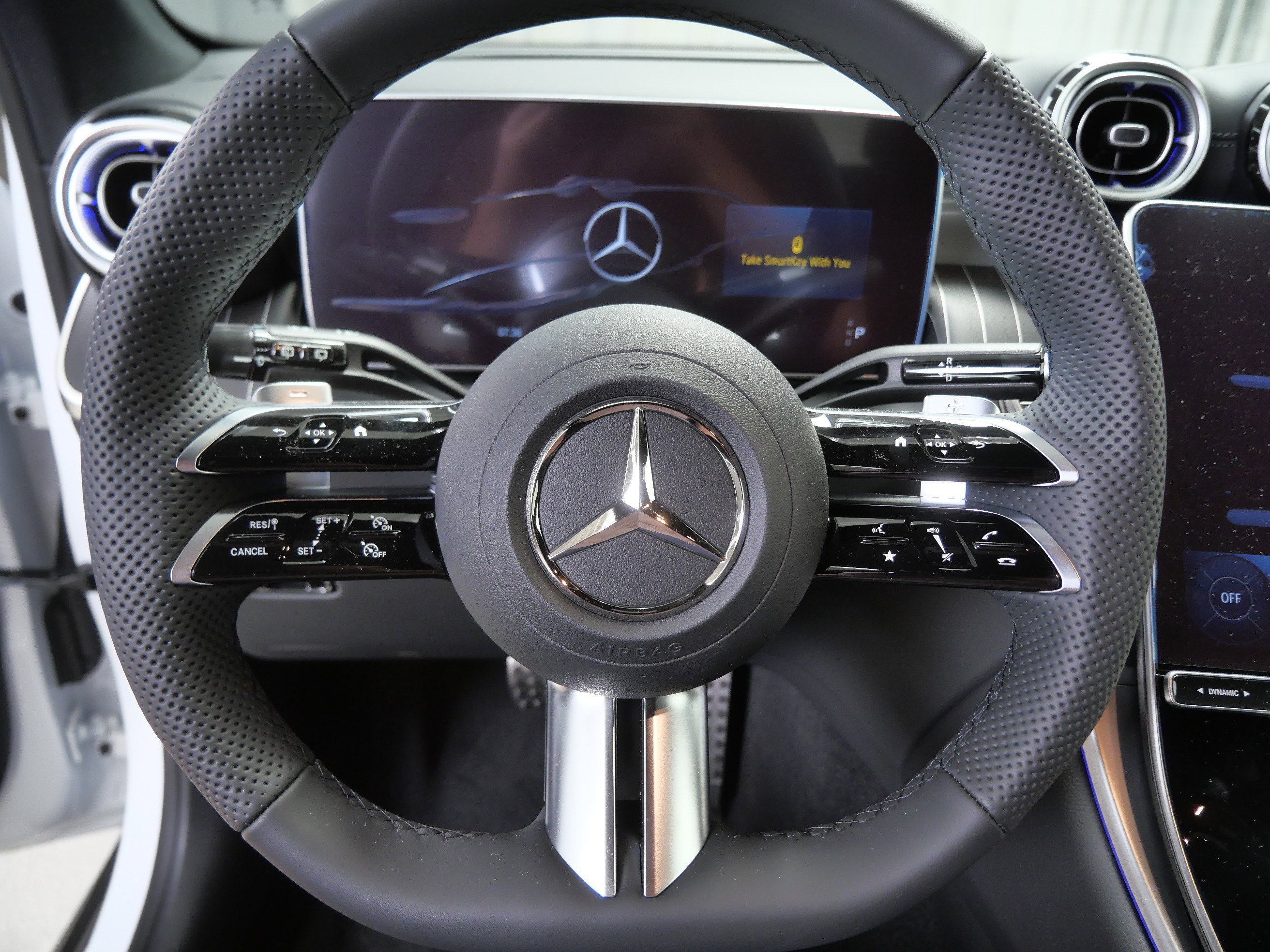 New 2026 MANUFAKTUR Moonlight White Metallic Mercedes-Benz GLC 300 image 17