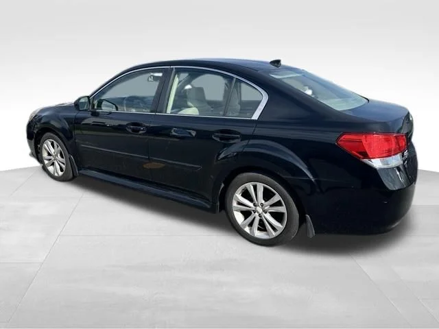 Used 2014 Crystal Black Silica Subaru 2.5i image 11
