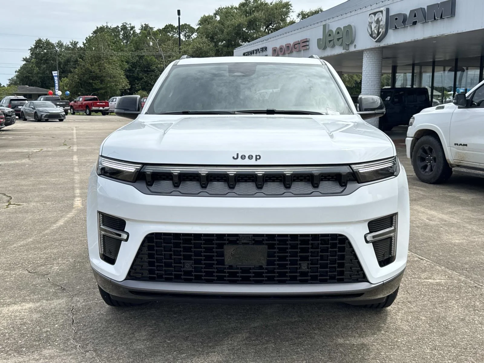 New 2026 Bright White Clear-Coat Exterior Paint Jeep Limited Altitude image 2