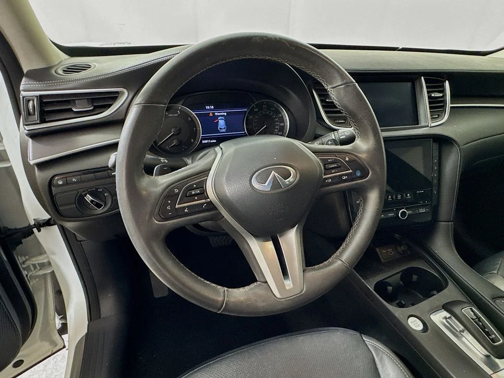 Certified Used 2023 White INFINITI LUXE image 13