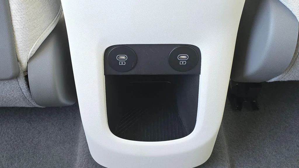 Used 2025 Gravity Gold Matte Hyundai Limited image 18
