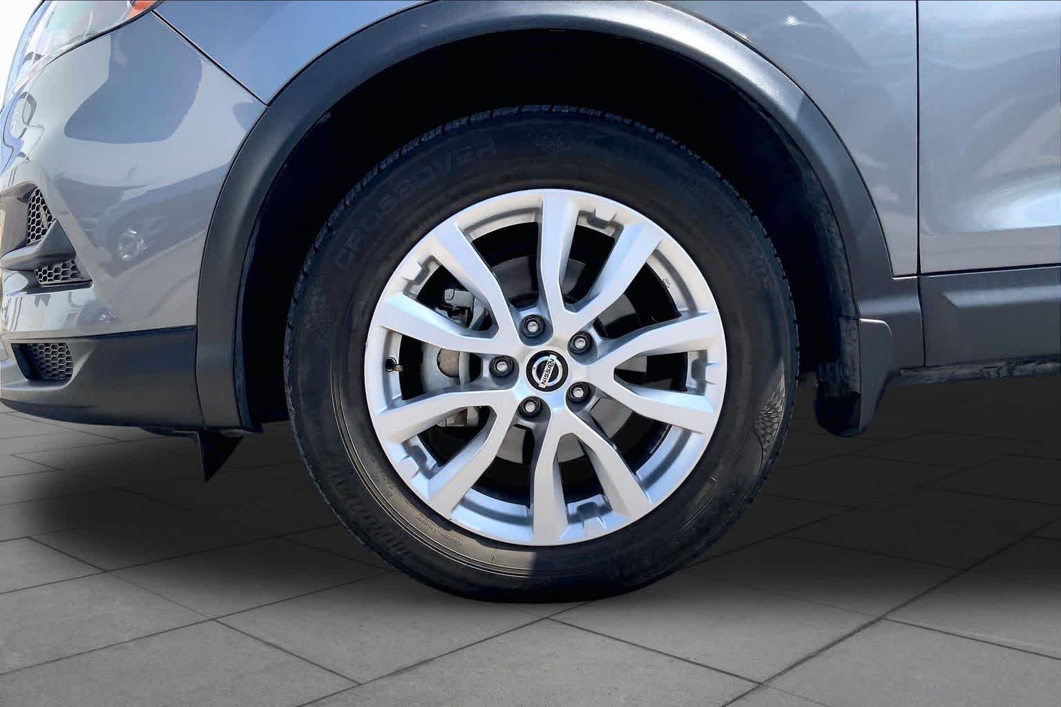 Used 2021 Gun Metallic Nissan S image 9