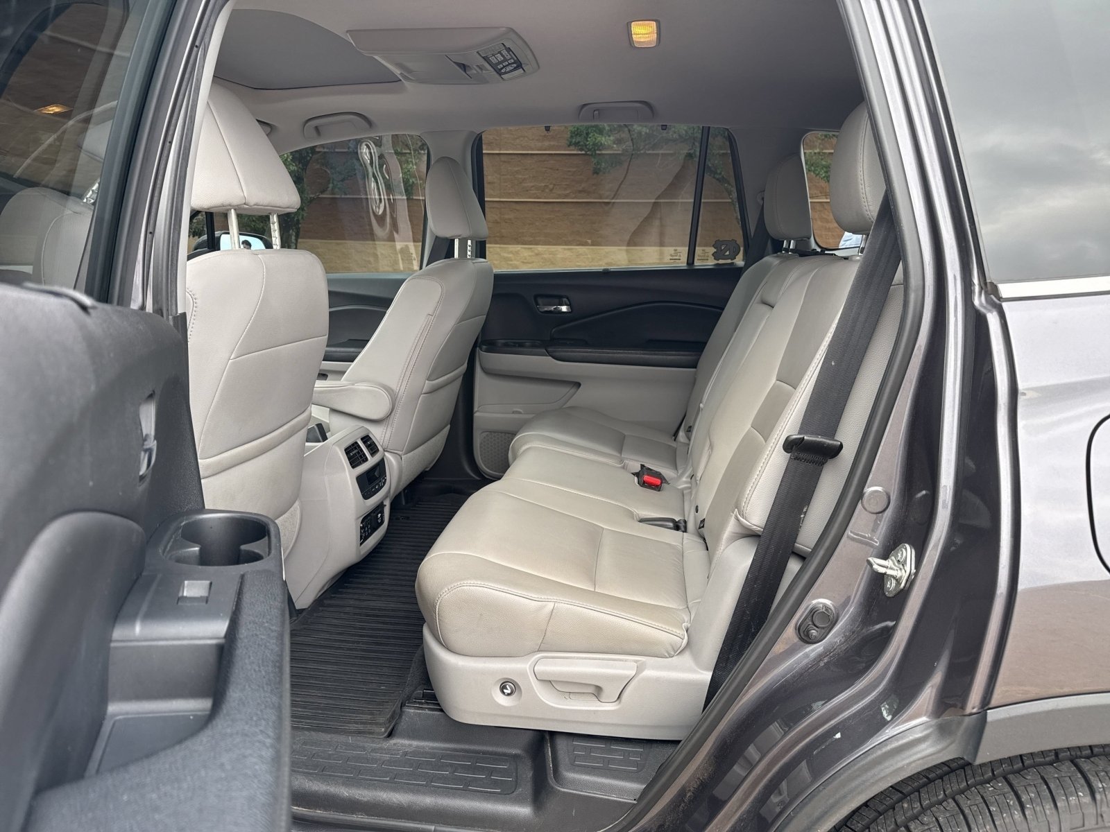 Used 2017 Modern Steel Metallic Honda Touring image 5