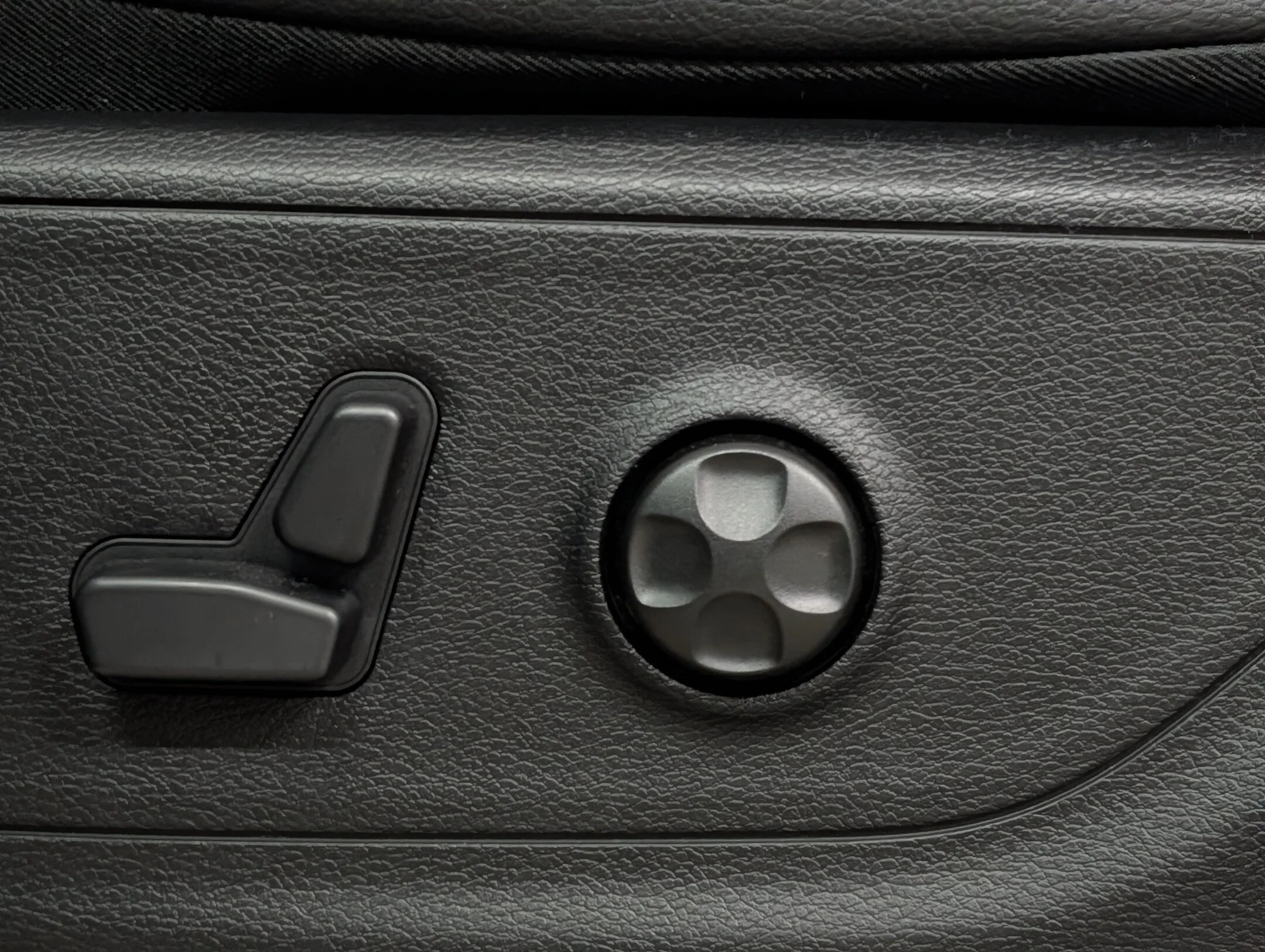 New 2027 Silver RAM Rebel - - Rebel X Pkg - Level 2 Grp - Pano Sunroof - Harman/Kardon Audio & More! image 14