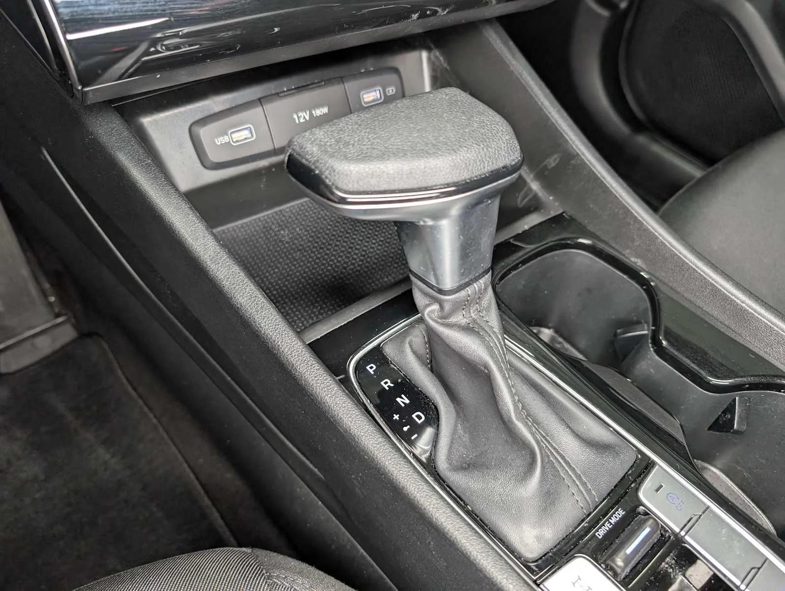 Used 2024 Hampton Gray Hyundai SE image 27