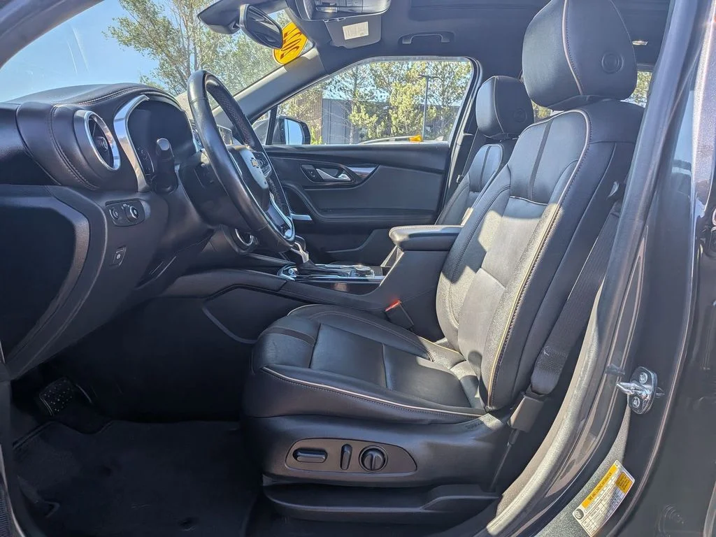 Used 2022 Iron Gray Metallic Chevrolet Premier image 17