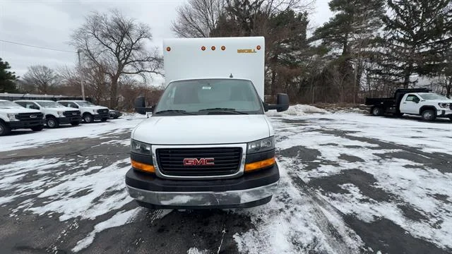 New 2025 Summit White GMC 2WT image 3