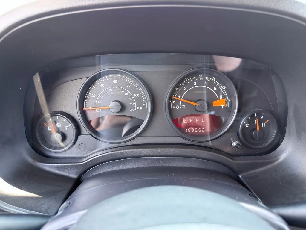 Used 2015 White Jeep Sport image 35