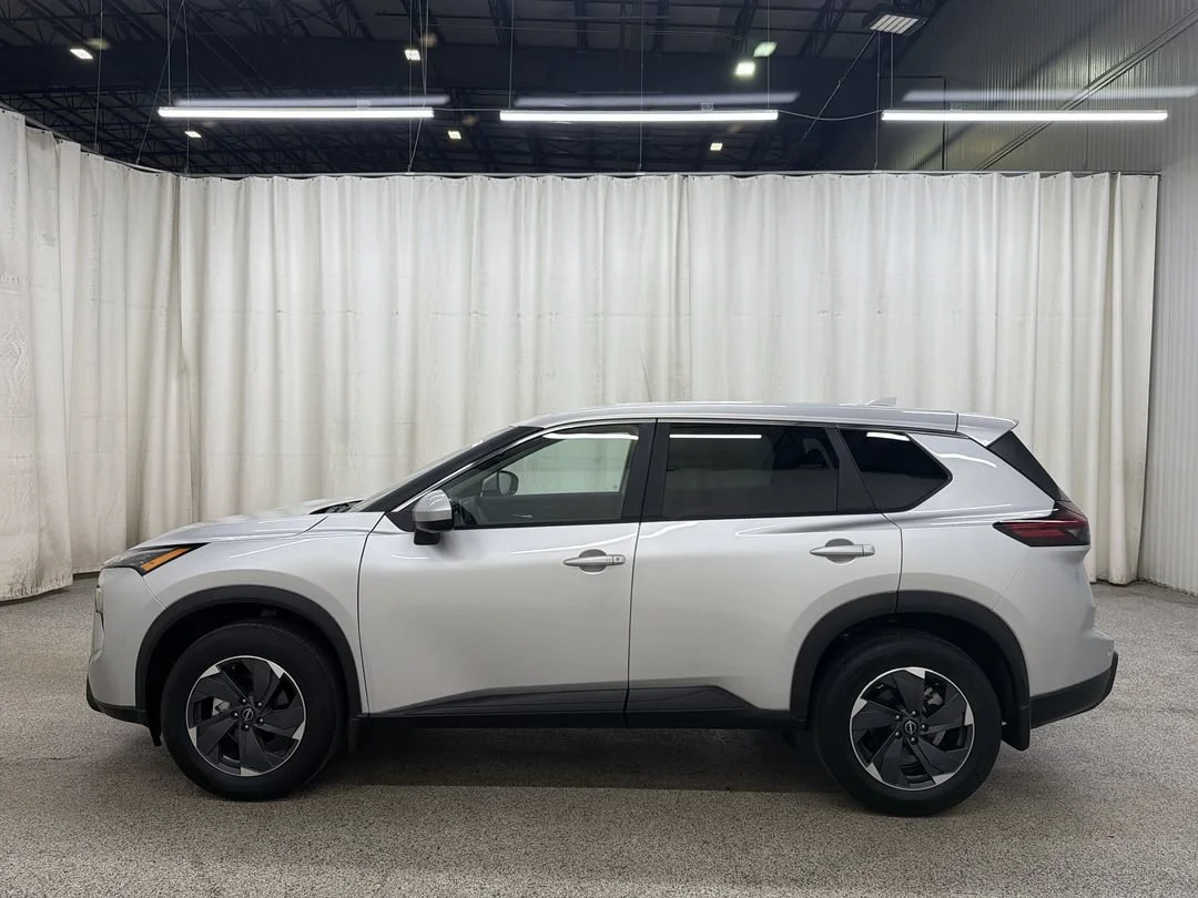 2025 Nissan Rogue SV - Photo 6