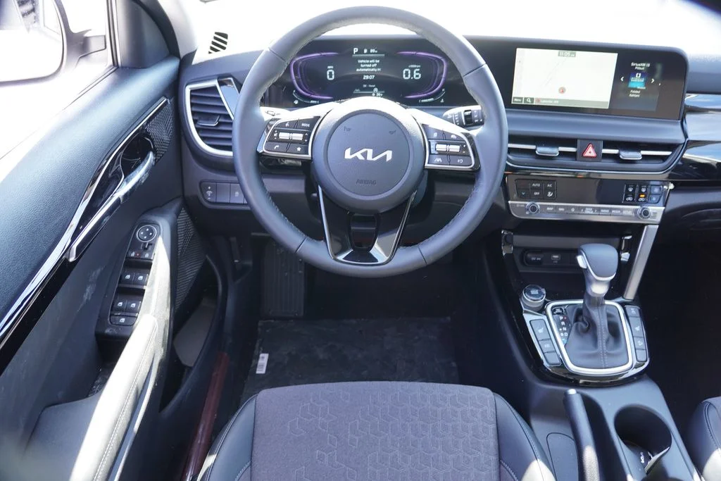 New 2026 Snow White Pearl Kia S image 12