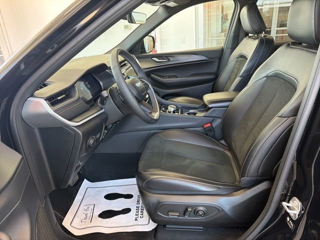 Used 2025 Black Jeep Altitude image 14