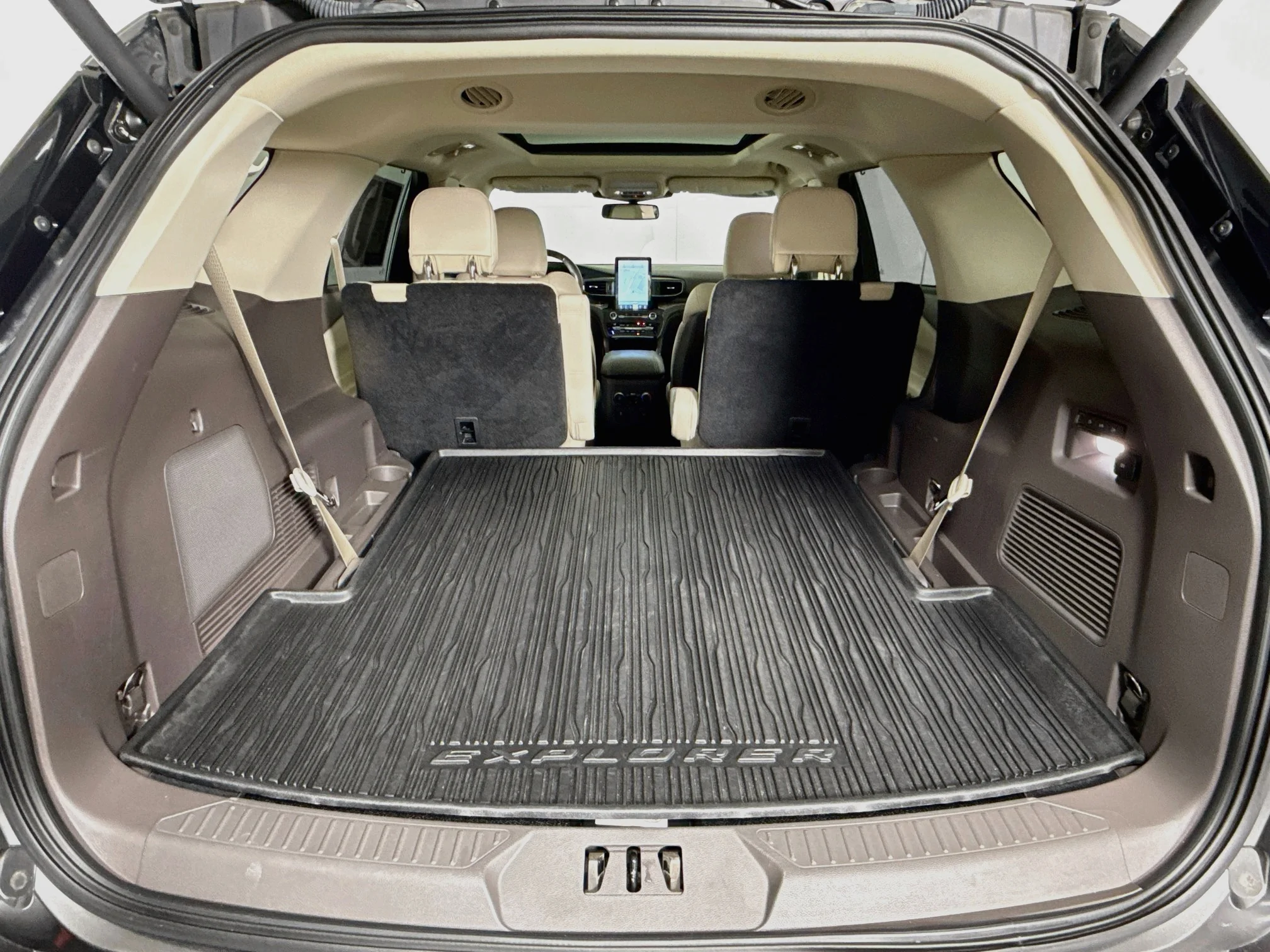Used 2020 Magnetic Metallic Ford Platinum image 28