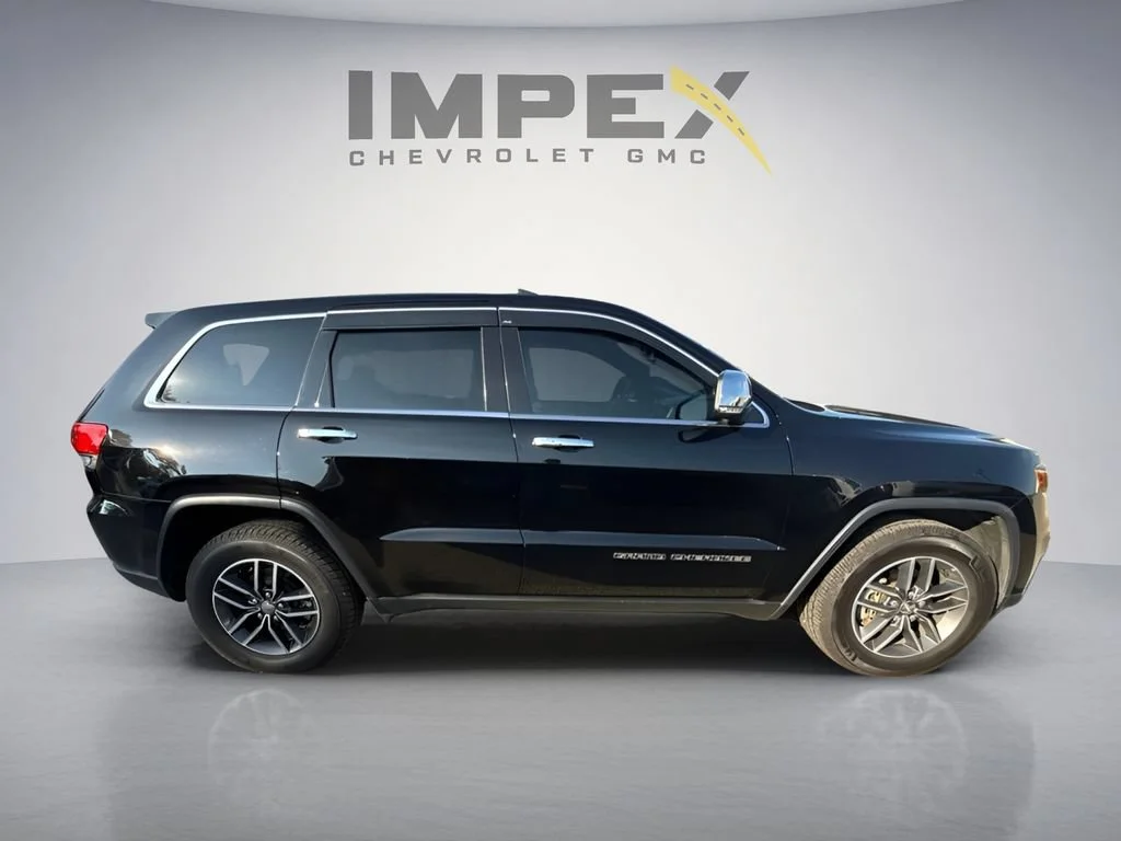 Used 2018  Jeep Limited image 6