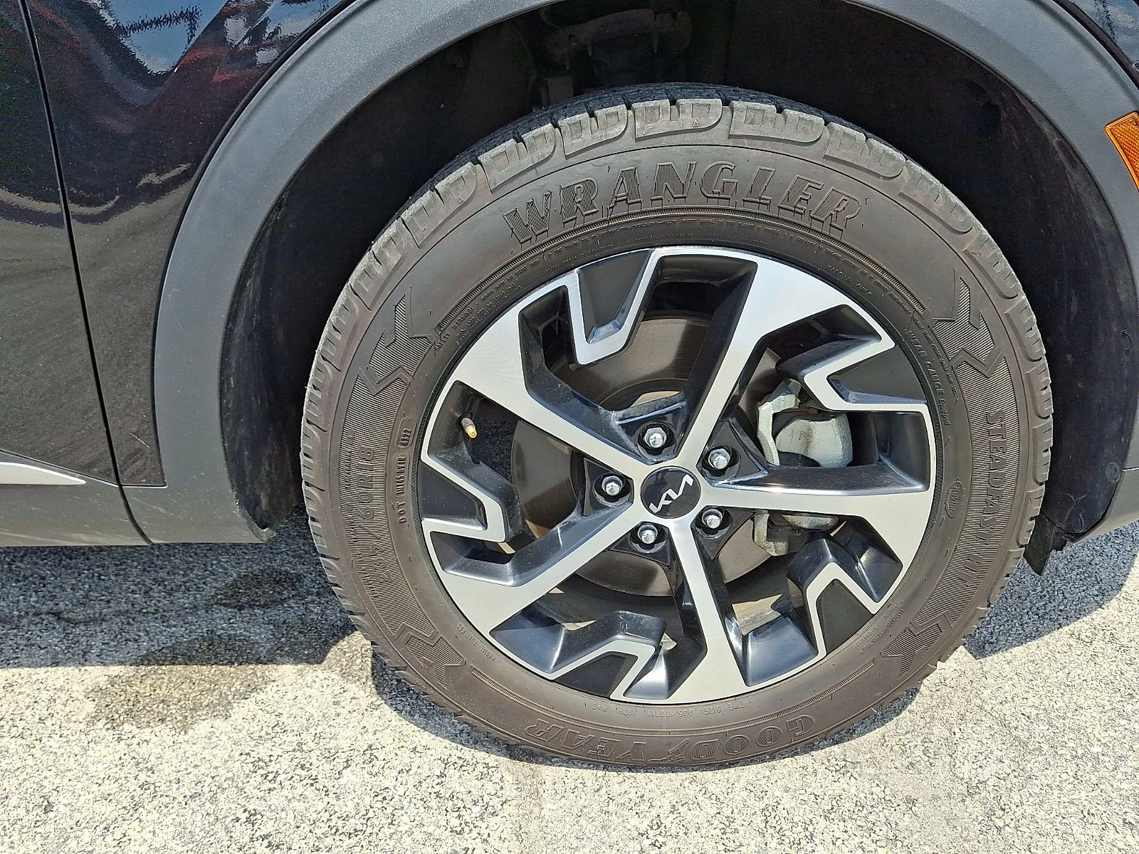 Used 2023 Black Kia EX image 9