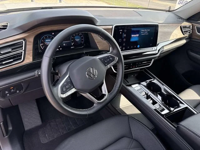 Used 2025 White Volkswagen 2.0T SE w/Technology image 29