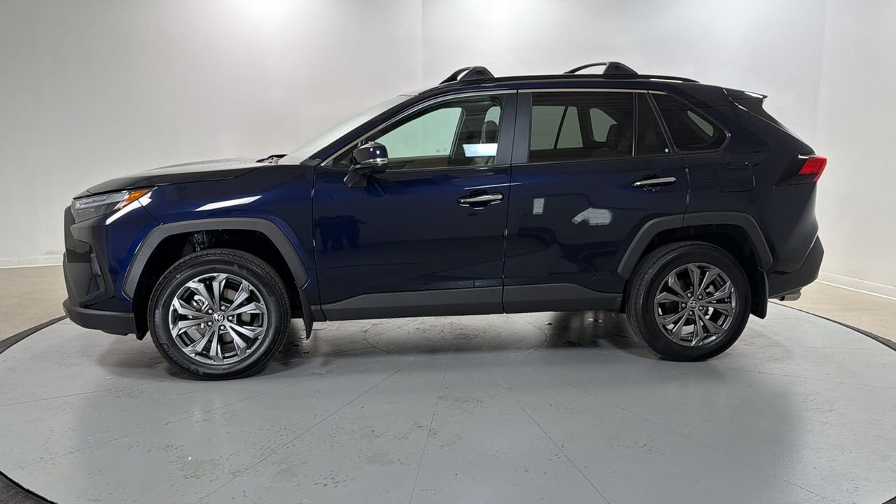 Certified Used 2025  Toyota Limited image 8