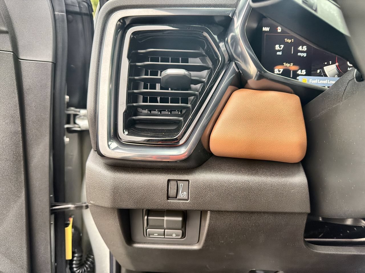 2026 GMC Canyon AT4 - Photo 15