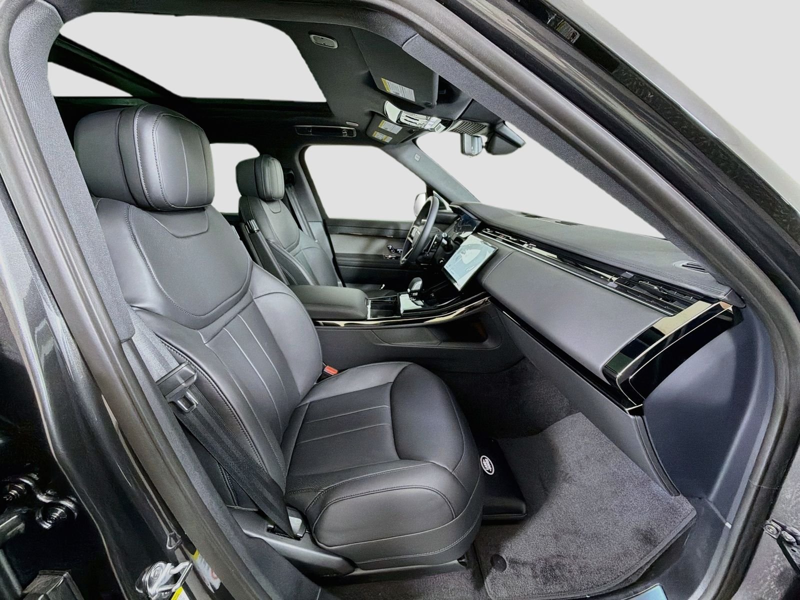 New 2026 Carpathian Grey Land Rover Dynamic SE image 34