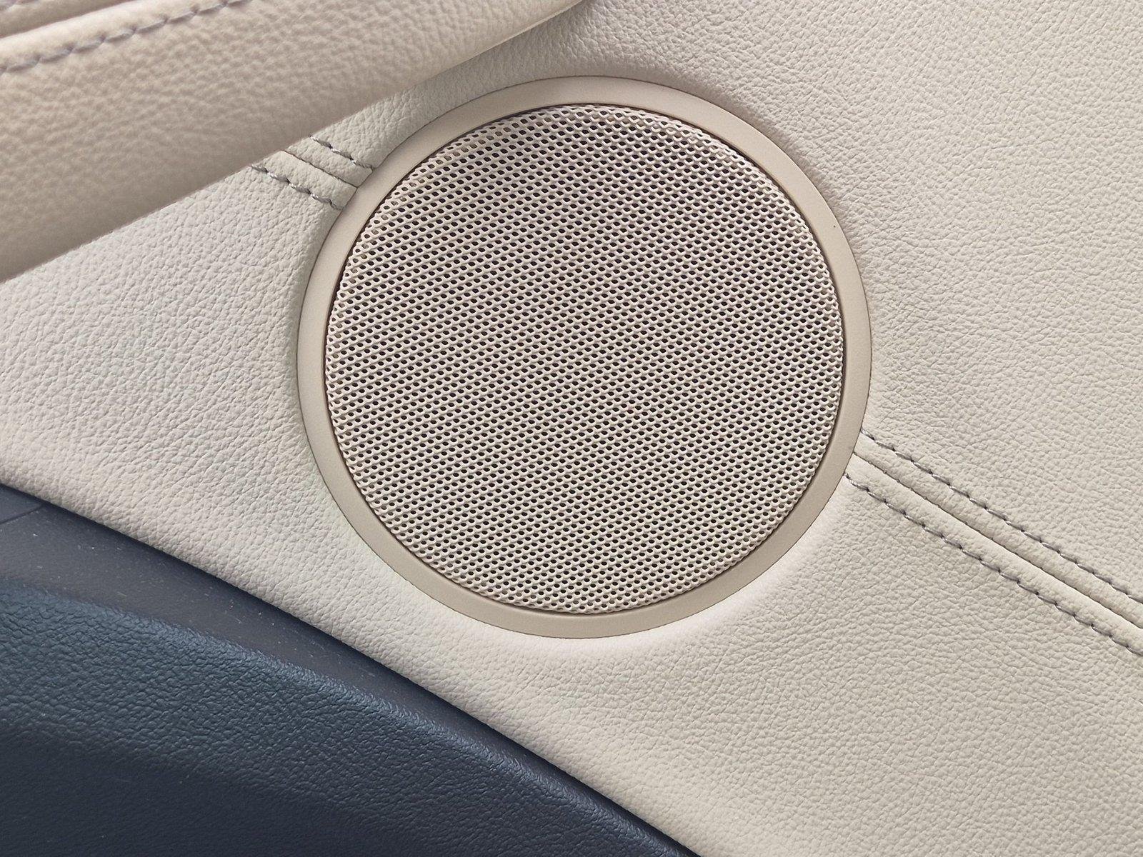 Used 2019 Mineral White Metallic BMW xDrive30i image 17