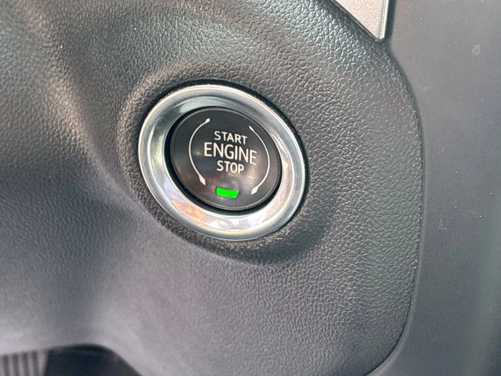 Used 2019 BLACK Chevrolet RST image 27