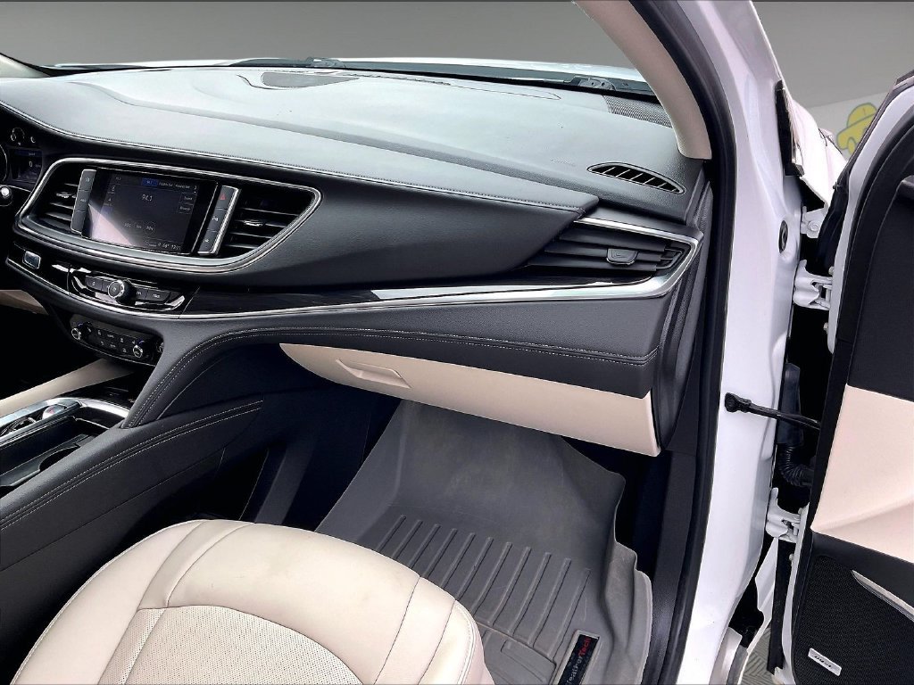 Used 2023 Summit White Buick Essence image 12