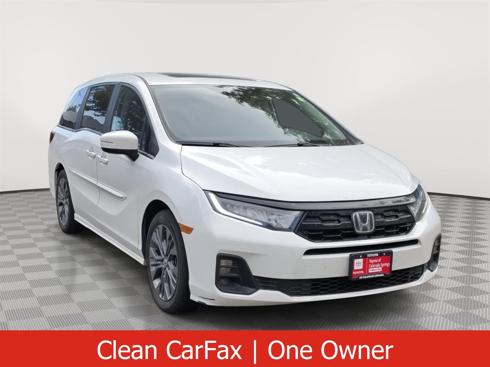 2025 Honda Odyssey Touring's photo