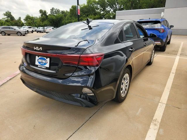 Used 2022 Black Kia FE image 4