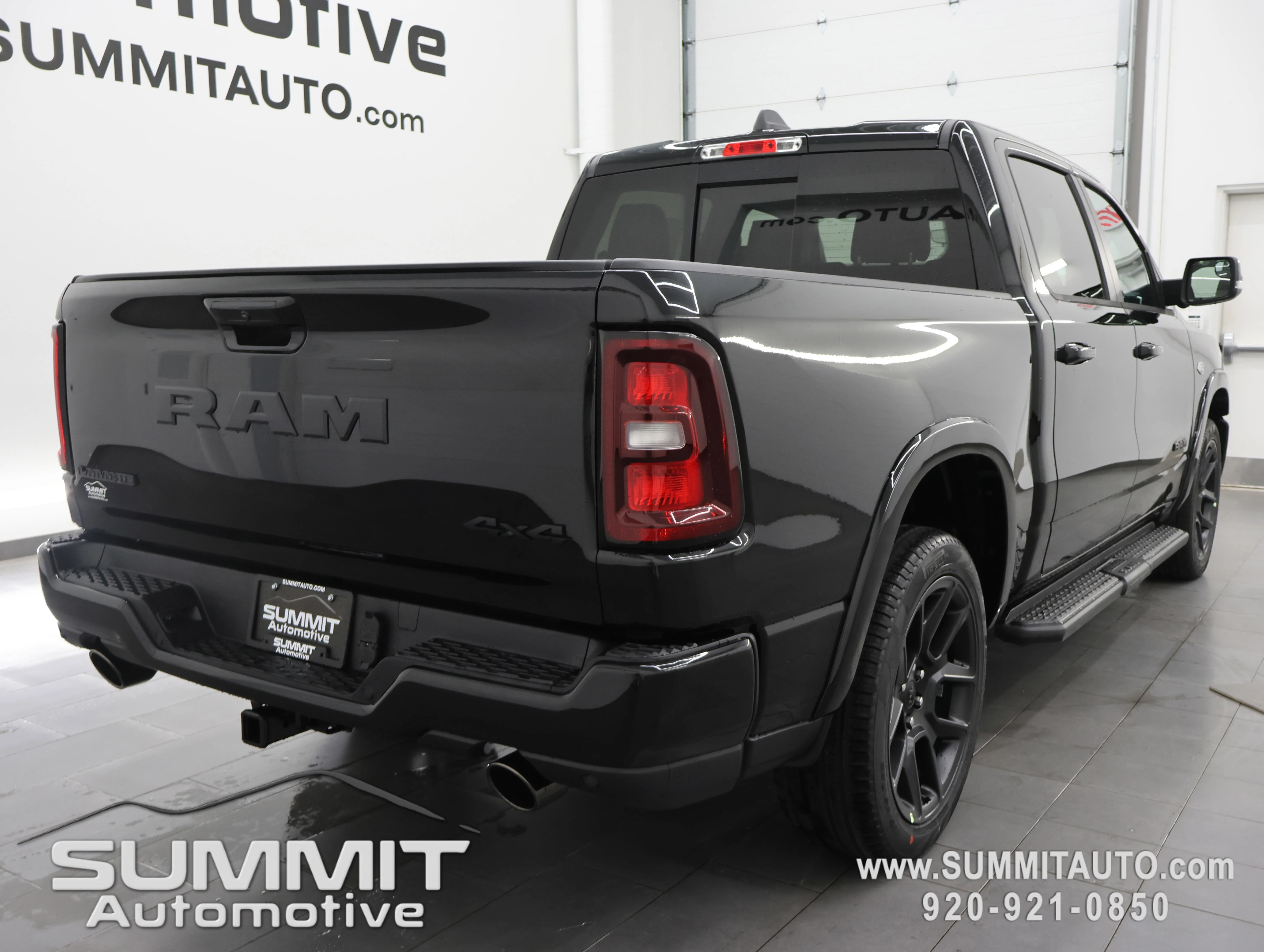 New 2026 Diamond Black Crystal Pearl-Coat Exterior Paint RAM Laramie image 5