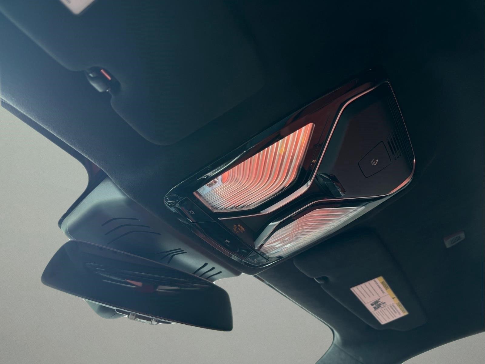 Used 2020 Alpine White BMW Competition image 36