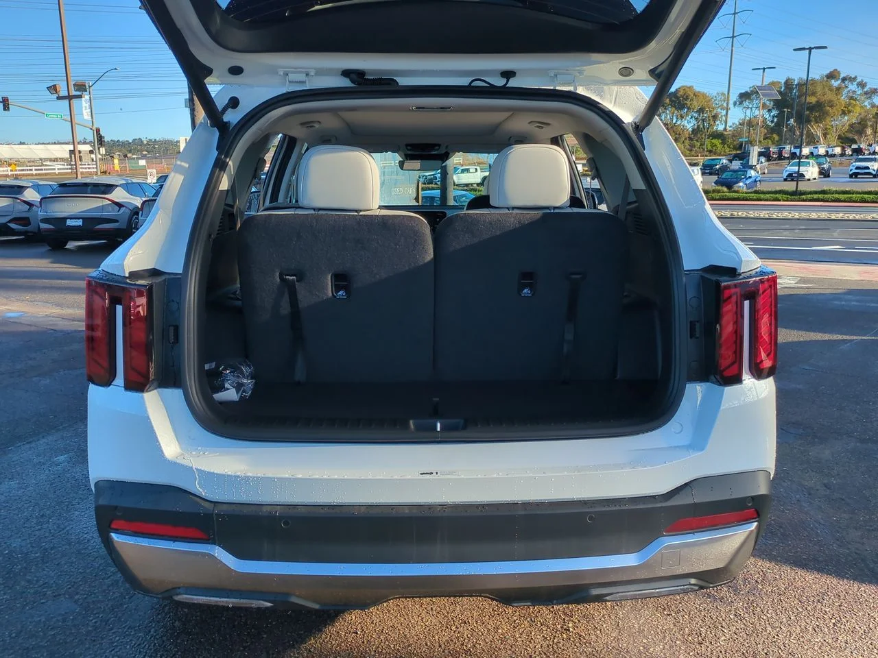 New 2026 Snow White Pearl Kia EX image 27